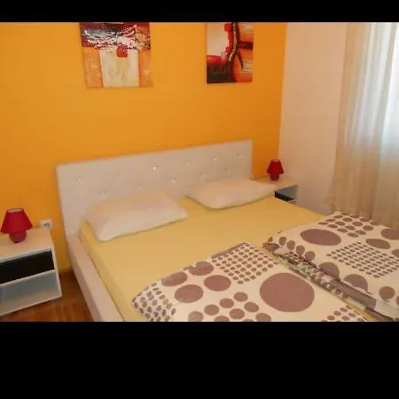 Apartment Marina Sa Garazom *